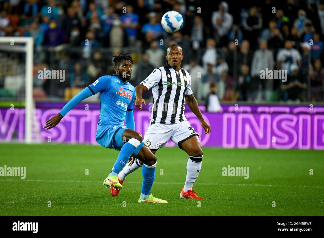 Friuli Stade Dacia Arena Udine Italie Septembre 21 Samir Caetano De Souza Santos Udinese En Action Contre Andre Frank Zambo Anguissa Napoli Pendant Udinese Calcio Vs Ssc Napoli Football Italien