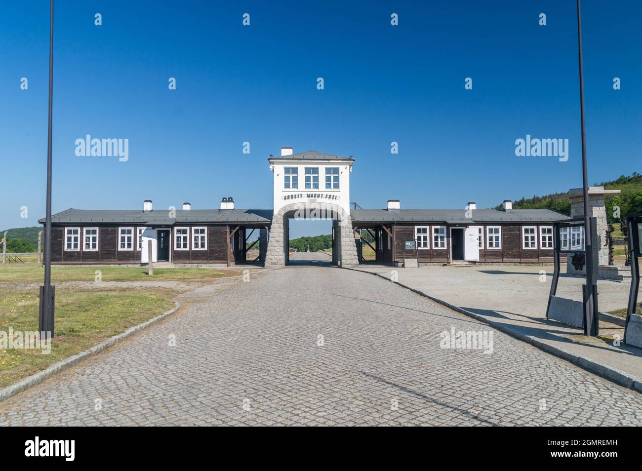 Rogoznica, Pologne - 3 juin 2021 : porte d'entrée de Gross-Rosen avec  l'expression Arbeit Macht Frei dans l'ancien camp de concentration nazi  Gross-Rosen Photo Stock - Alamy