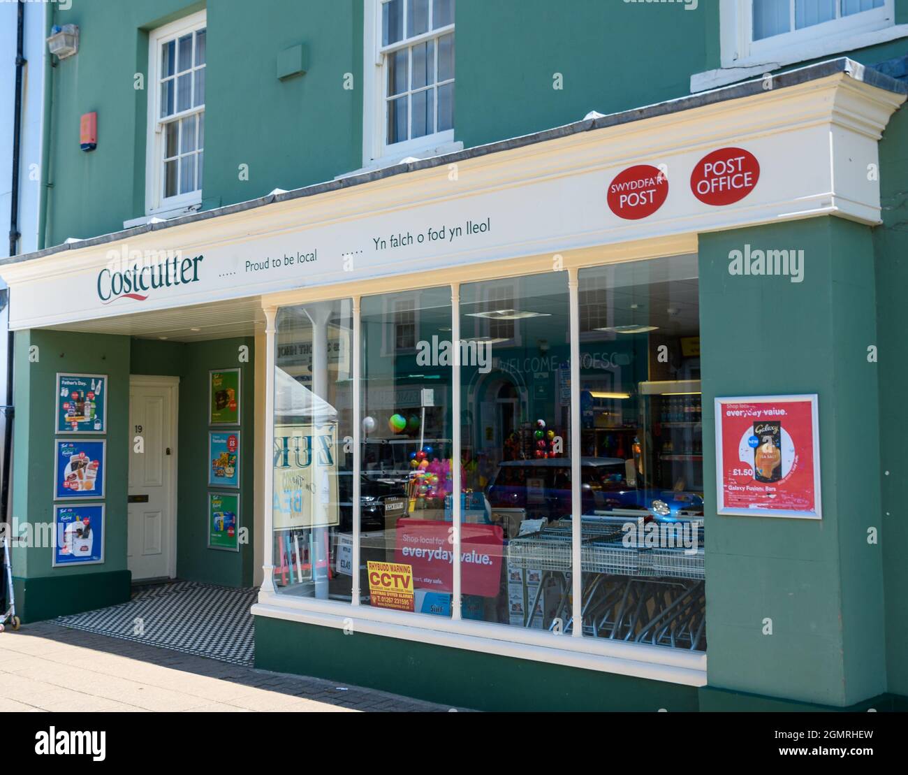 Aberaeron, Royaume-Uni - juin 06 2021 : la façade du magasin Costcutter sur Market Street Banque D'Images