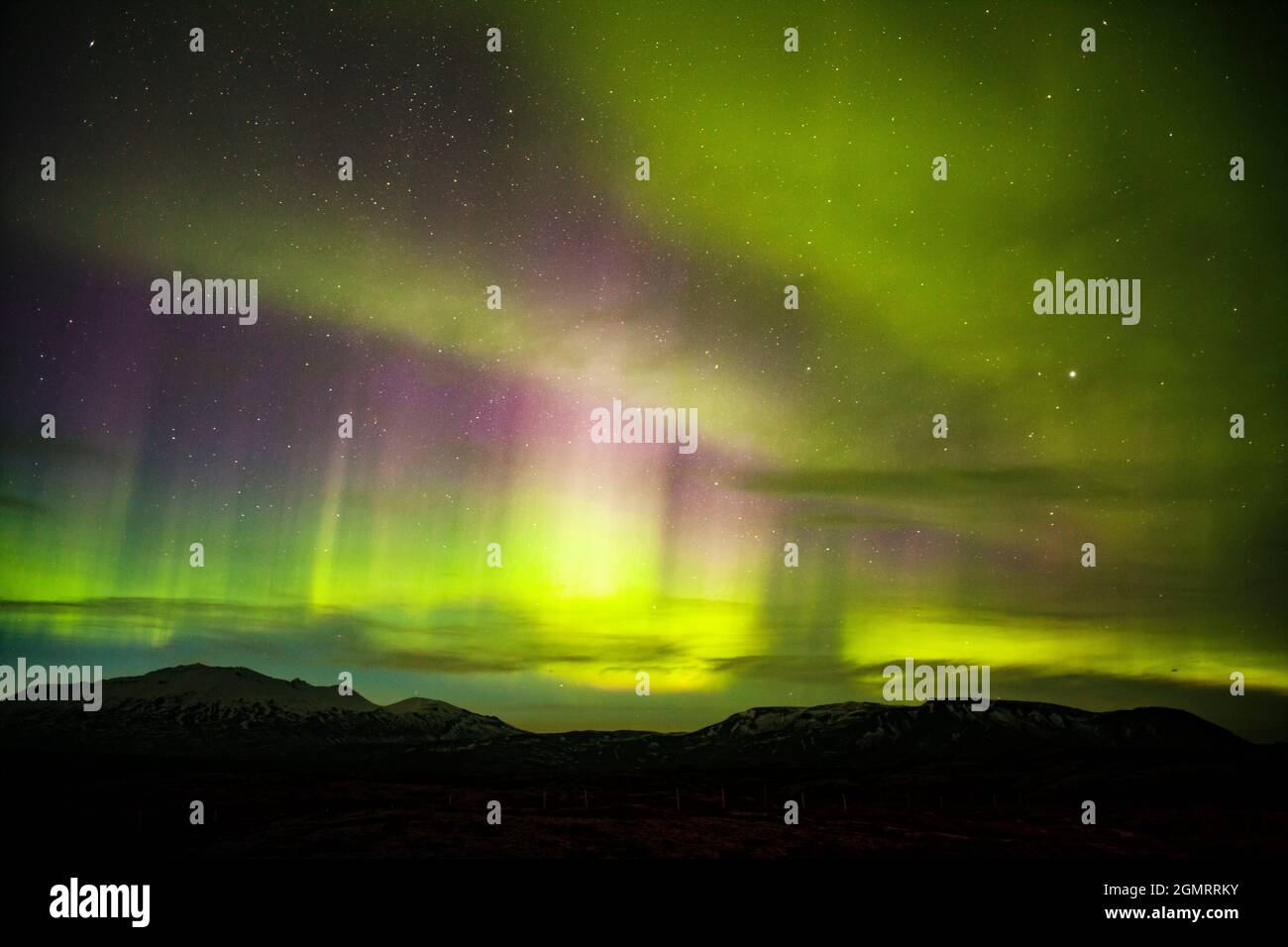 Aurora borealis au-dessus de l'Islande Banque D'Images