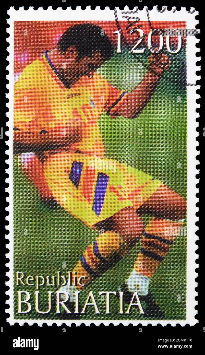 MOSCOU, RUSSIE - 6 NOVEMBRE 2019 : timbre-poste imprimé dans Cendrillon montre football, série Buriatia Russie, vers 1997 Banque D'Images