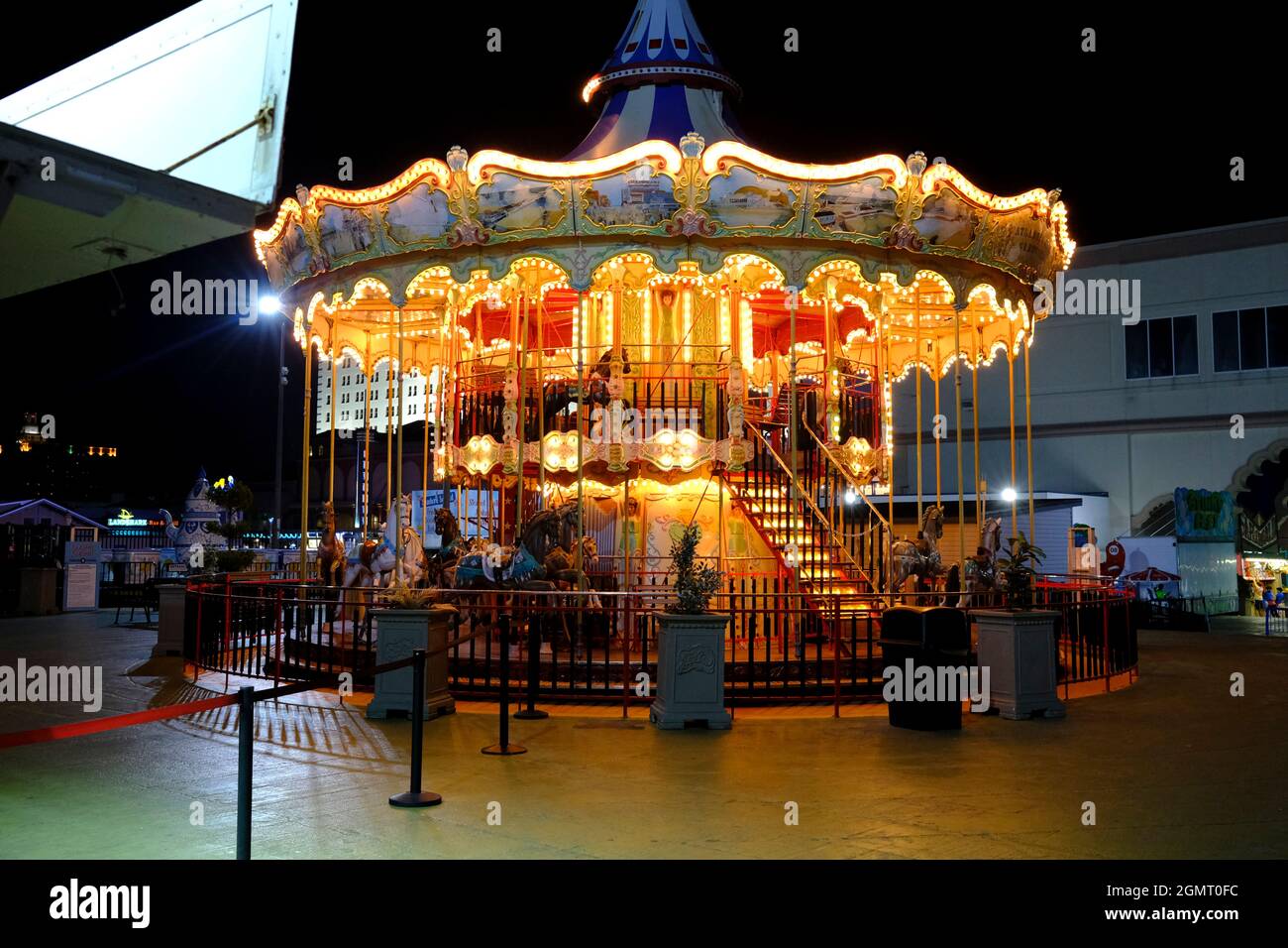 Merry Go Round la nuit, Steel Pier, Atlantic City, New Jersey Banque D'Images