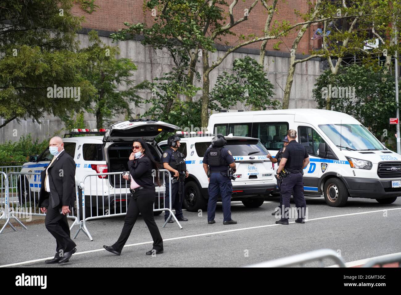Nations Unies. 20 septembre 2021. La police garde debout dans une rue près du siège de l'ONU à New York, le 20 septembre 2021. Le débat général de la 76e session de l'Assemblée générale des Nations Unies aura lieu le 21 septembre. Crédit : Wang Ying/Xinhua/Alay Live News Banque D'Images