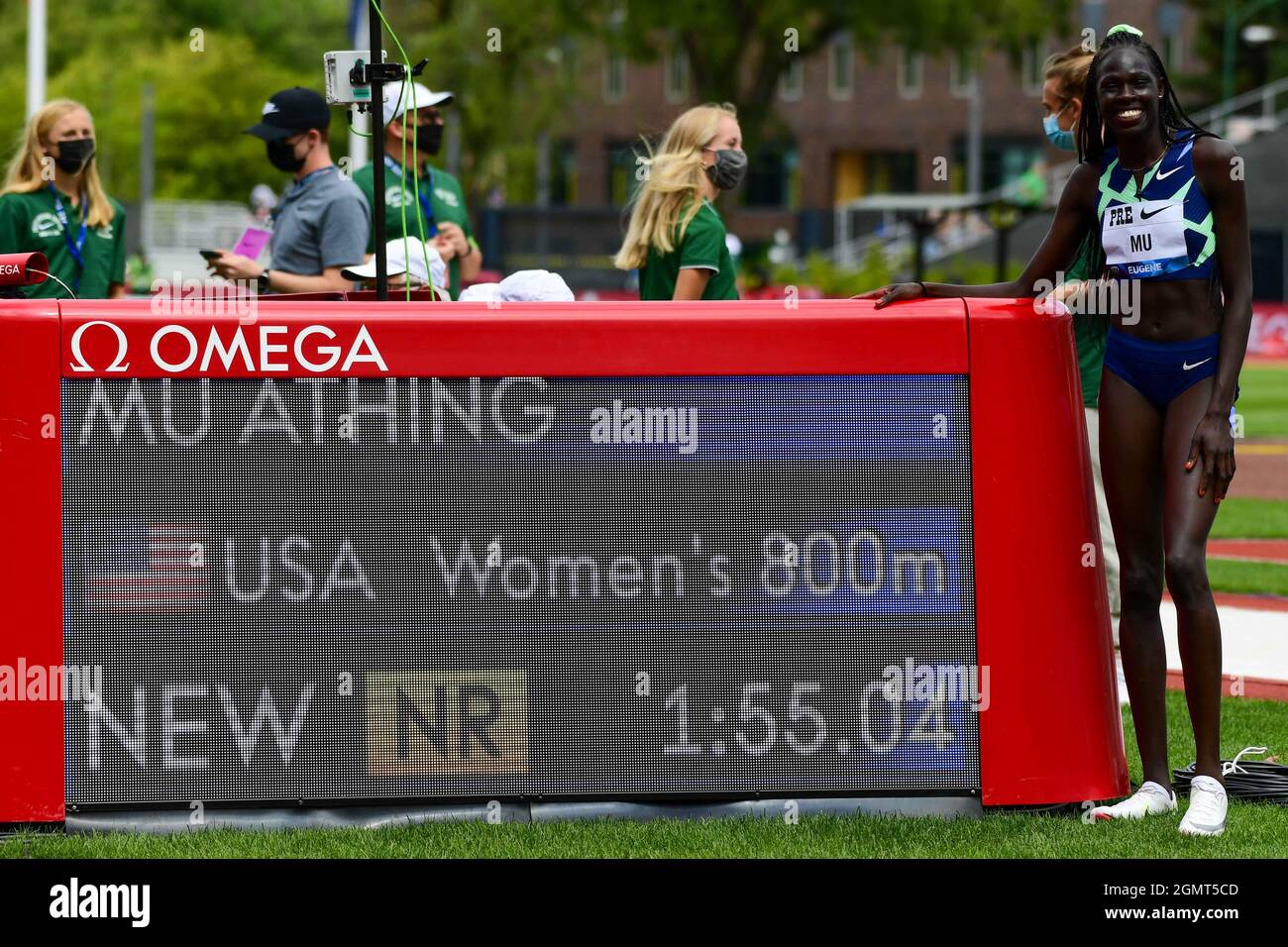 Athing Mu (USA) termine le 800m en 1:55.04 pendant la 46e Prefontaine Classic, samedi, 21 août 2021, à Eugene, Ore. (Dylan Stewart/image de Spelo Banque D'Images