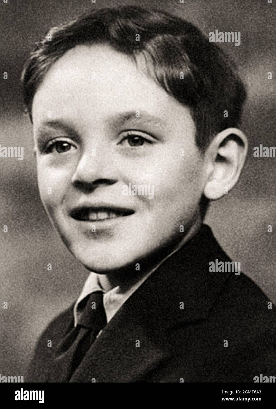 1946 c. , GRANDE-BRETAGNE : le célèbre acteur et réalisateur britannique Sir ANTHONY HOPKINS ( né le 31 décembre 1937 ), âgé de 9 ans . Photographe inconnu .- HISTOIRE - FOTO STORICHE - ATTORE - FILM - CINÉMA - personalità da giovane - personnalités quand était jeune - INFANZIA - ENFANCE - da BAMBINO - BAMBINI - ENFANT - ENFANTS - sourire - sorriso -- ARCHIVIO GBB Banque D'Images