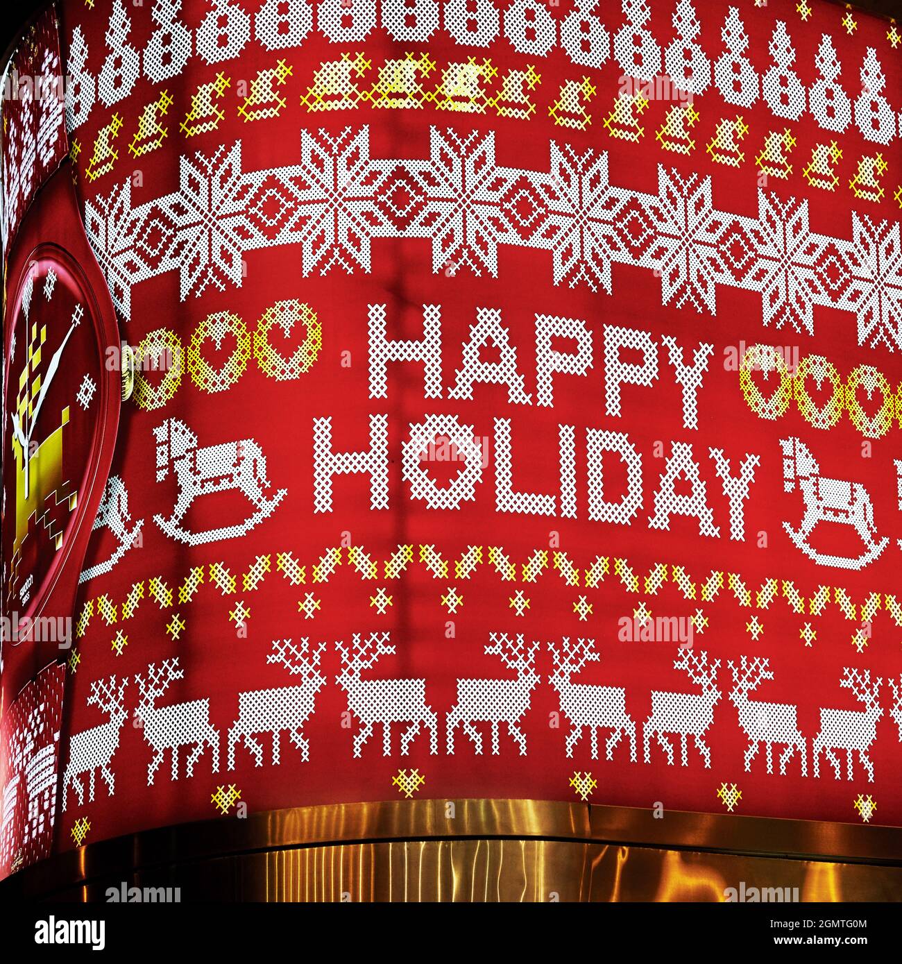 Happy Holiday texte sur panneau néons publicité extérieure dans les rues de Hong Kong pendant les fêtes de Noël - Hong Kong-24 décembre 2013 Banque D'Images