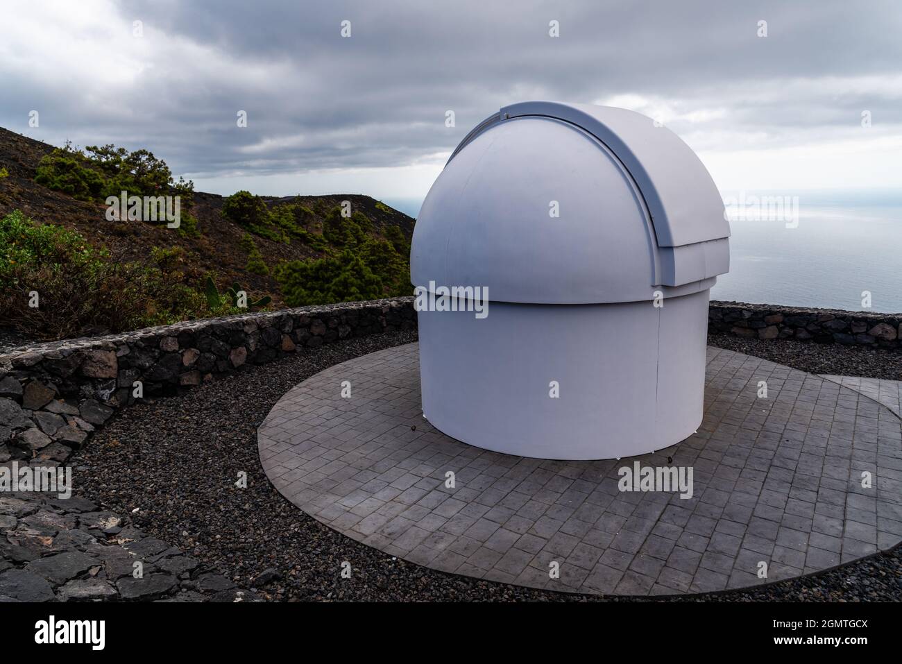 Fuencaliente, Espagne - 8 août 2021 : Observatoire astronomique au centre des visiteurs du volcan San Antonio. Banque D'Images