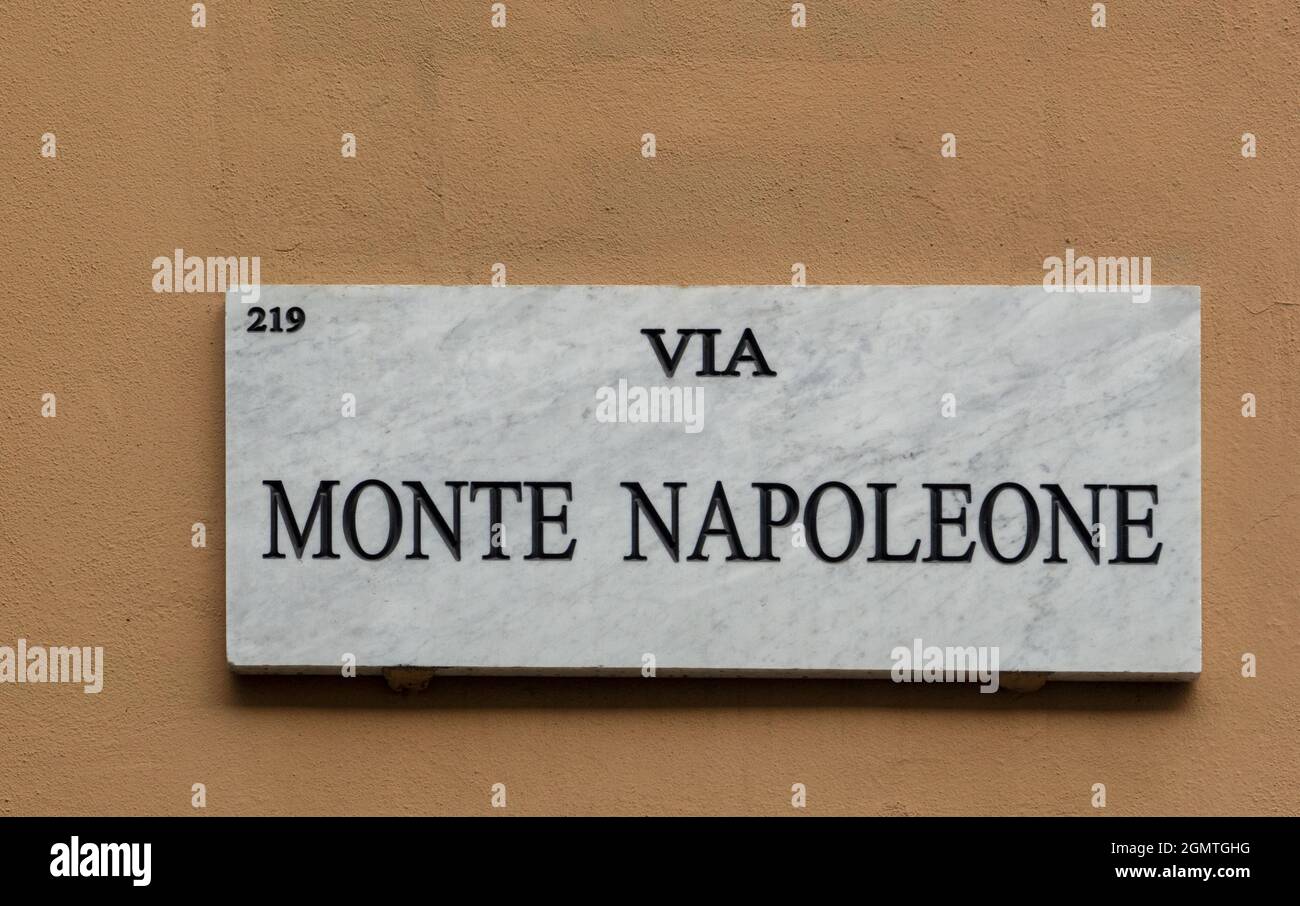 Rue Monte Napoleone, boutiques de luxe dans le centre historique de Milan.Italie. Banque D'Images