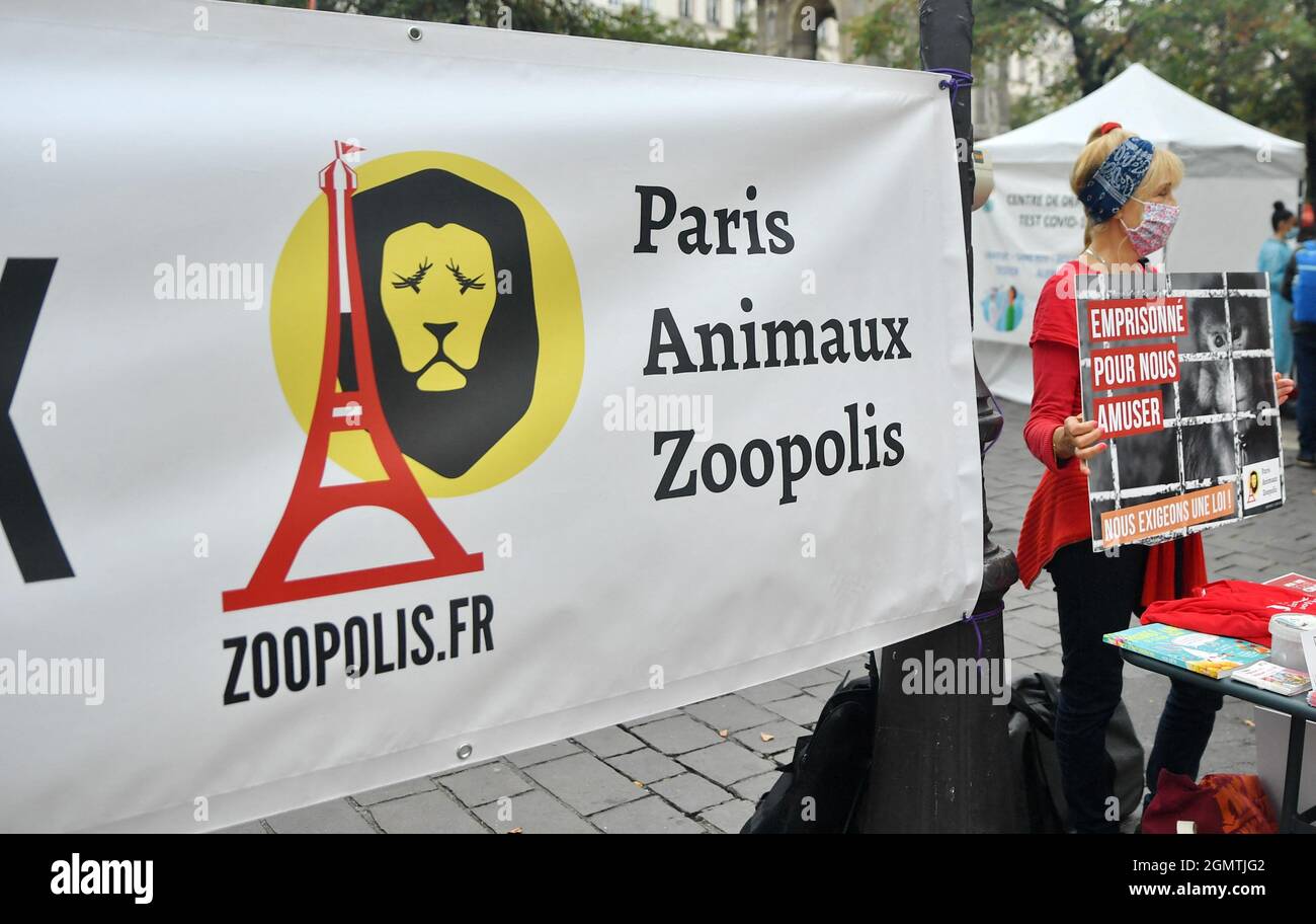 Rassemblement contre les animaux dans les cirques la veille de l'étude par  le Sénat d'un projet de loi de Paris Animal Zoopolis. Paris, France le 20  septembre 2021. Photo par Karim ait