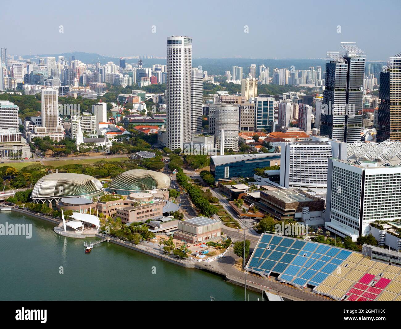 Marina Bay, Singapour - 4,5 mars 2019. De cet emplacement élevé, vous pouvez voir le front de mer de Marina Bay, les théâtres de l'Esplanade et FL Banque D'Images