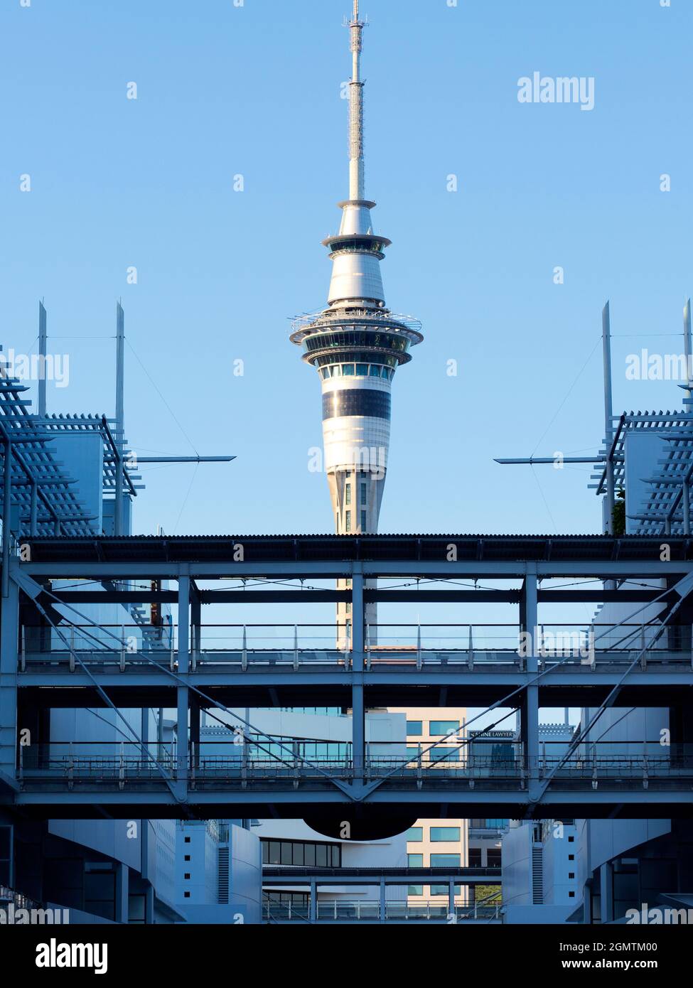 Auckland, Nouvelle-Zélande - Île du Nord - 2 mars 2019 ; La tour Sky Tower de 328 m est un point de repère majeur à Auckland, en Nouvelle-Zélande. Ces télécommunications et ob Banque D'Images