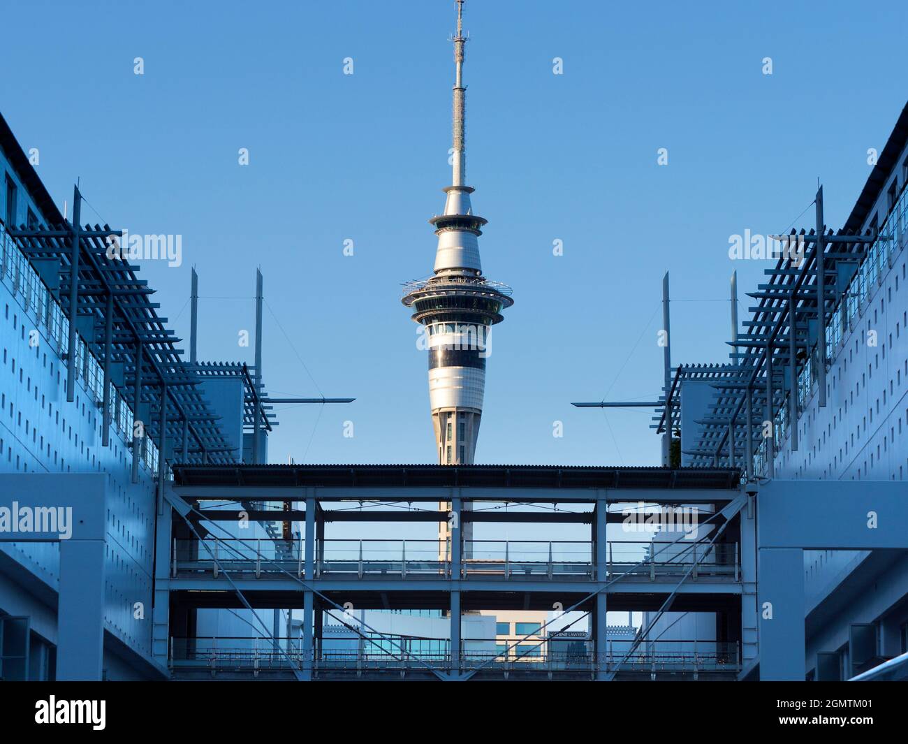 Auckland, Nouvelle-Zélande - Île du Nord - 2 mars 2019 ; La tour Sky Tower de 328 m est un point de repère majeur à Auckland, en Nouvelle-Zélande. Ces télécommunications et ob Banque D'Images