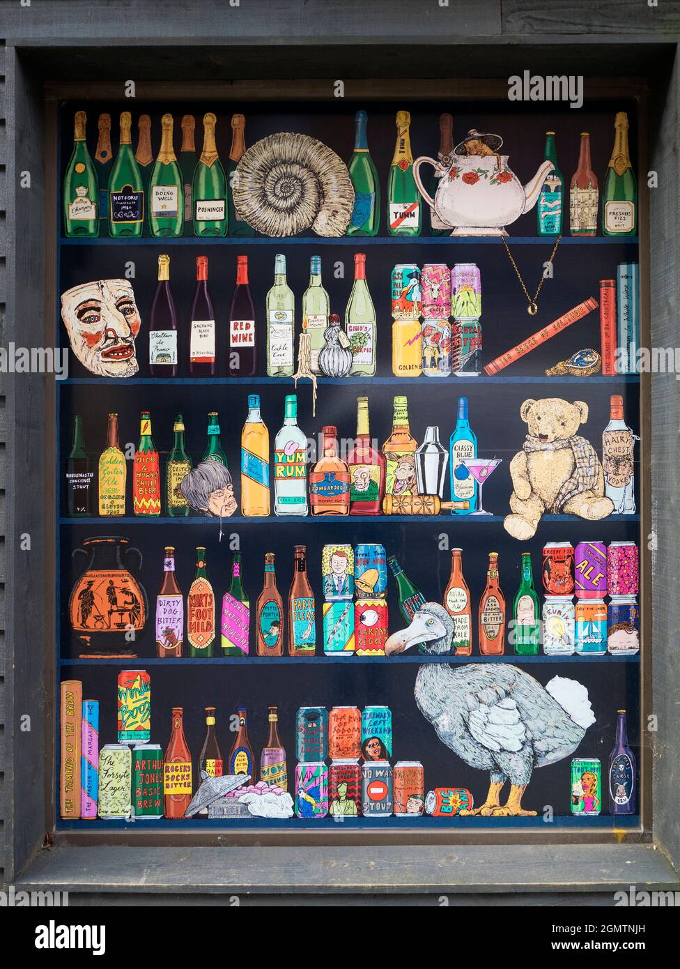 Cette charmante fresque d'Oxford illustre une gamme de boissons alcoolisées amantes, fantaisistes et complètement fictives. Banque D'Images