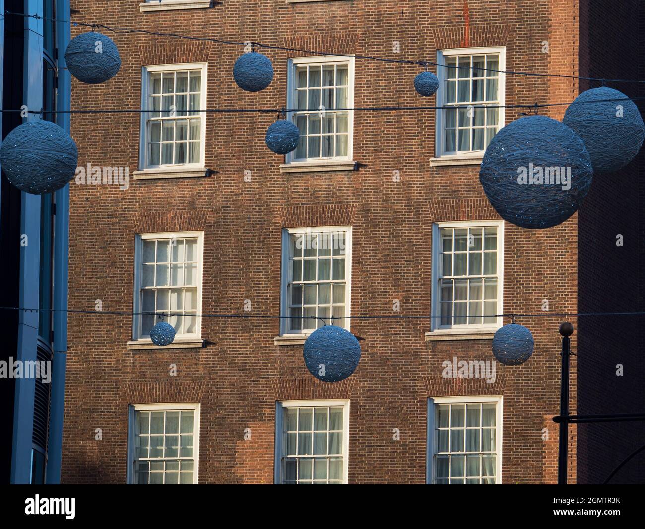 Oxford Street est une route importante et historique dans la ville de Westminster dans le West End de Londres, datant de l'époque romaine. C'est maintenant la busie de l'Europe Banque D'Images