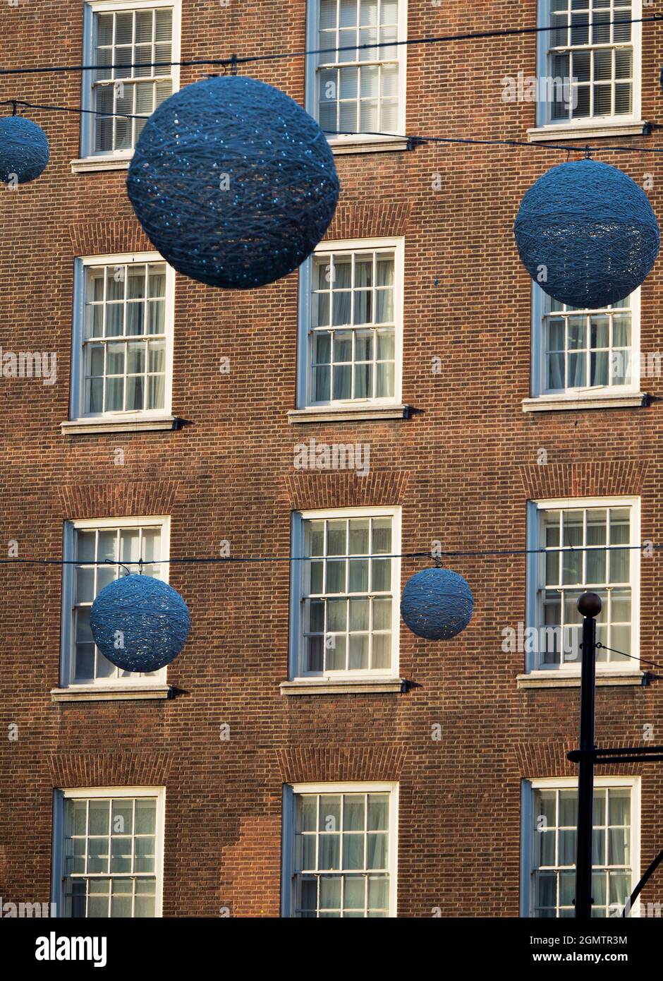 Oxford Street est une route importante et historique dans la ville de Westminster dans le West End de Londres, datant de l'époque romaine. C'est maintenant la busie de l'Europe Banque D'Images
