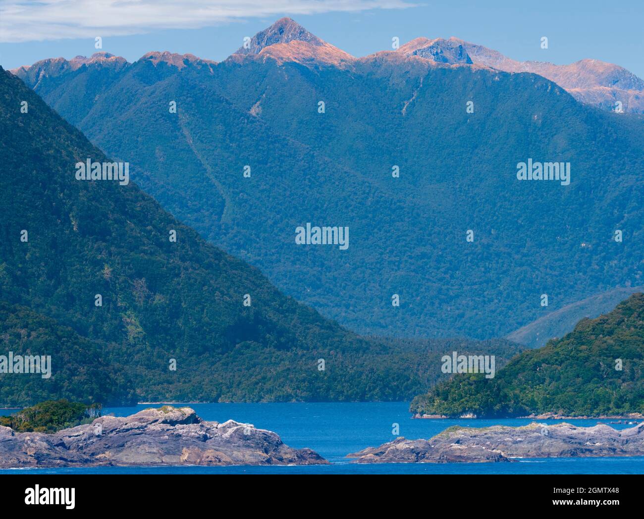 Fiordland, Nouvelle-Zélande - 25 février 2019; Doubtful Sound est un magnifique fjord du Fiordland, nommé de manière appropriée, situé à l'ouest de la Nouvelle-Zélande Banque D'Images