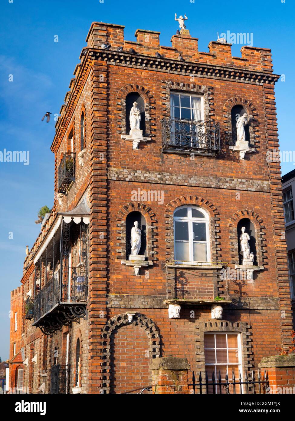 Oxford, Angleterre - 11 décembre 2018 connu à l'origine sous le nom de North Hinksey House, le château de Caullwell a été érigé en 1848 sur l'île de Folly Bridge Banque D'Images