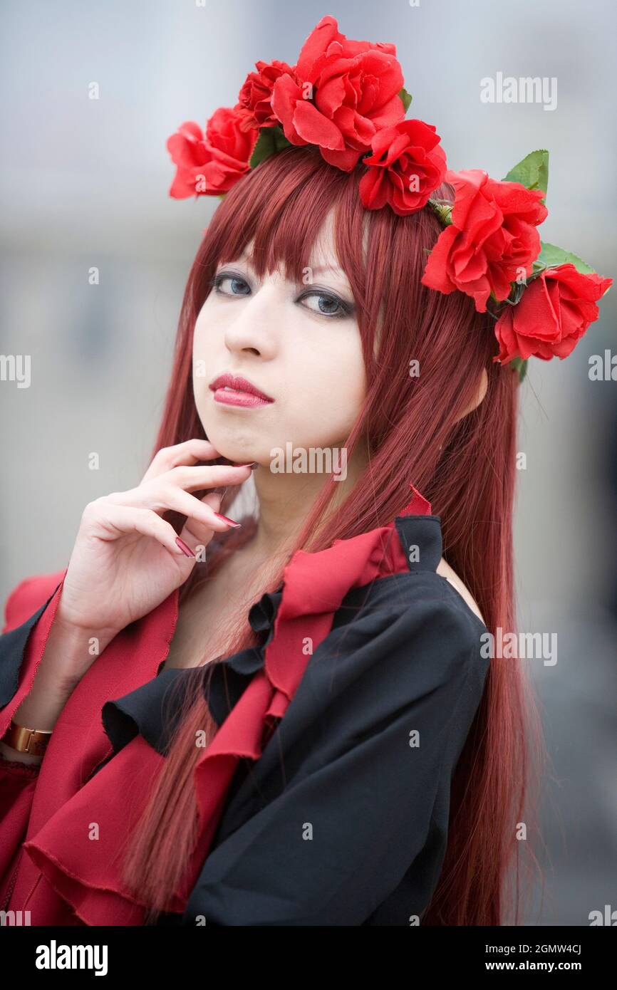 Tokyo, Japon - 6 novembre 2005; une fille dans le coup Harajuku est le centre de la culture de rue, cosplay et mode de jeunesse à Tokyo. Tous les Sun Banque D'Images