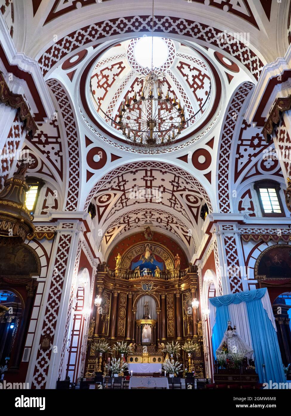 Lima, Pérou - 10 mai 2018 la basilique et le couvent de Saint François est un monument historique de Lima, Pérou. Construit en 1673, il a survécu jusqu'à présent à plusieurs ea Banque D'Images