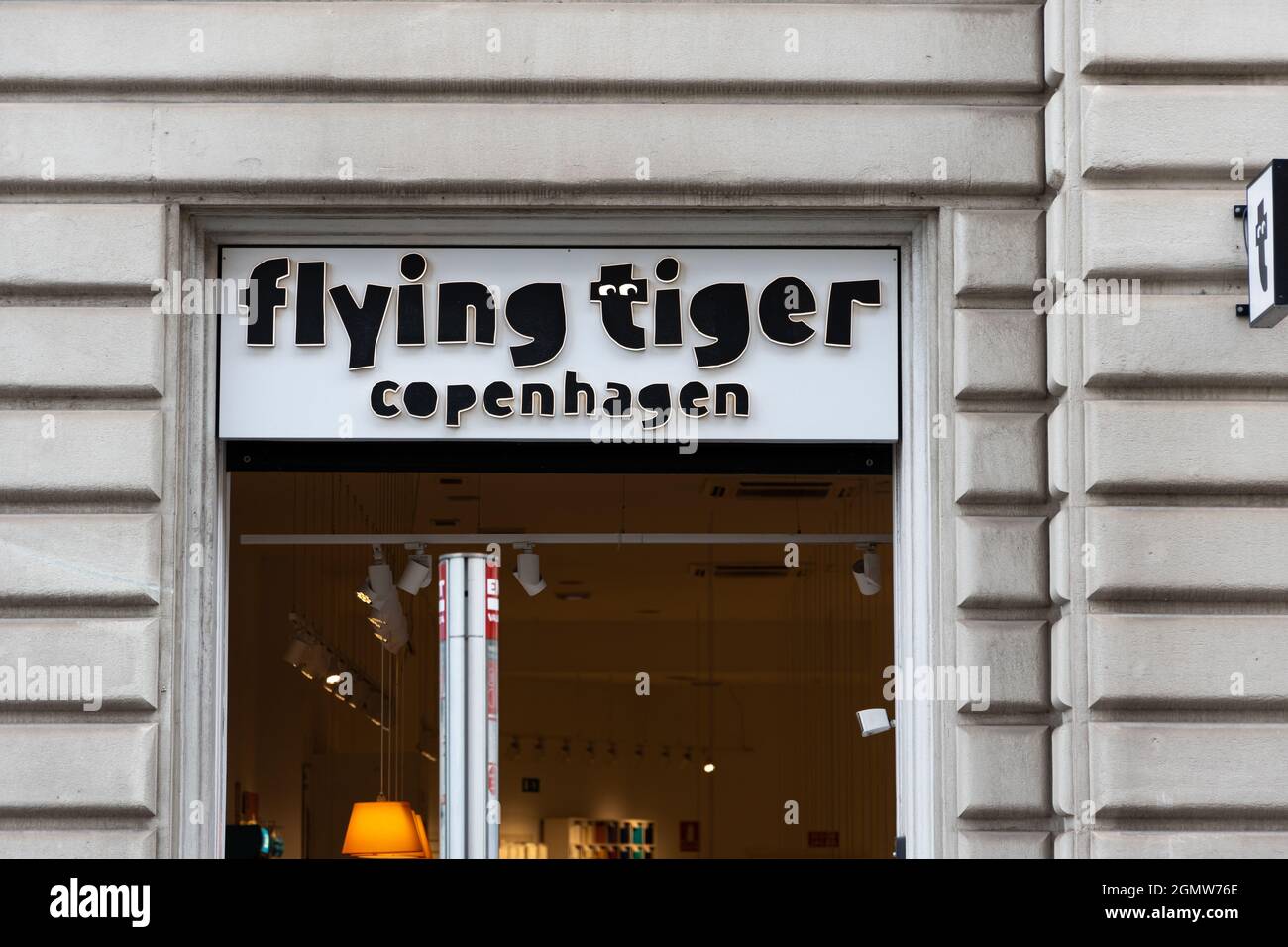 VALENCE, ESPAGNE - 13 SEPTEMBRE 2021 : magasin Flying Tiger Copenhagen. C'est une chaîne de magasins d'accessoires et de décoration Banque D'Images