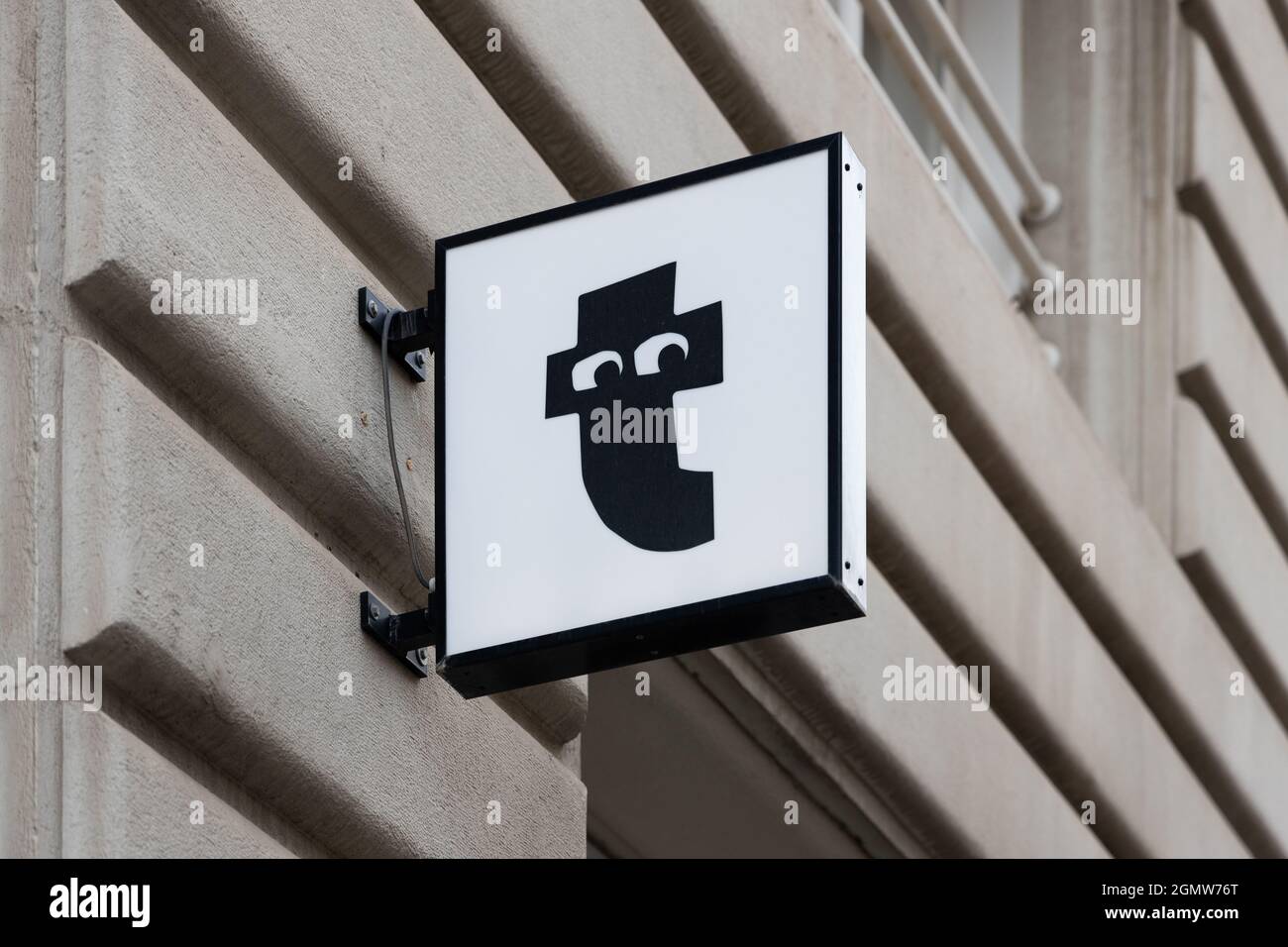 VALENCE, ESPAGNE - 13 SEPTEMBRE 2021 : panneau indiquant le tigre volant de Copenhague. C'est une chaîne de magasins d'accessoires et de décoration Banque D'Images