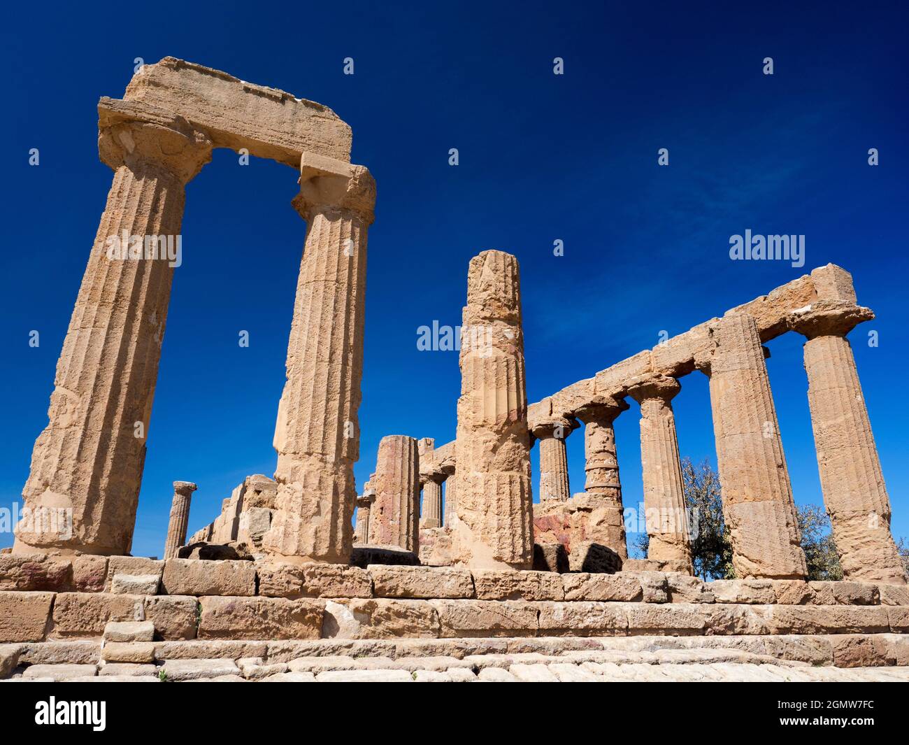 Agrigento, Sicile, Italie - 24 septembre 2019 ; pas de personne en balle. Surplombant la Méditerranée, le Temple de Juno (Héra) est un ancien temple grec Banque D'Images