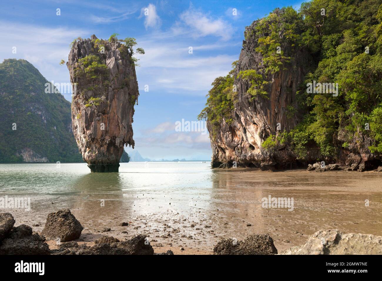 Khao Ping Kan, Thaïlande - avril 2011; le célèbre rocher de Ko Tapu sur l'île de Khao Phing Kan, Phuket Thaïlande. Khao Phing Kan est situé à Phang Nga Bay no Banque D'Images