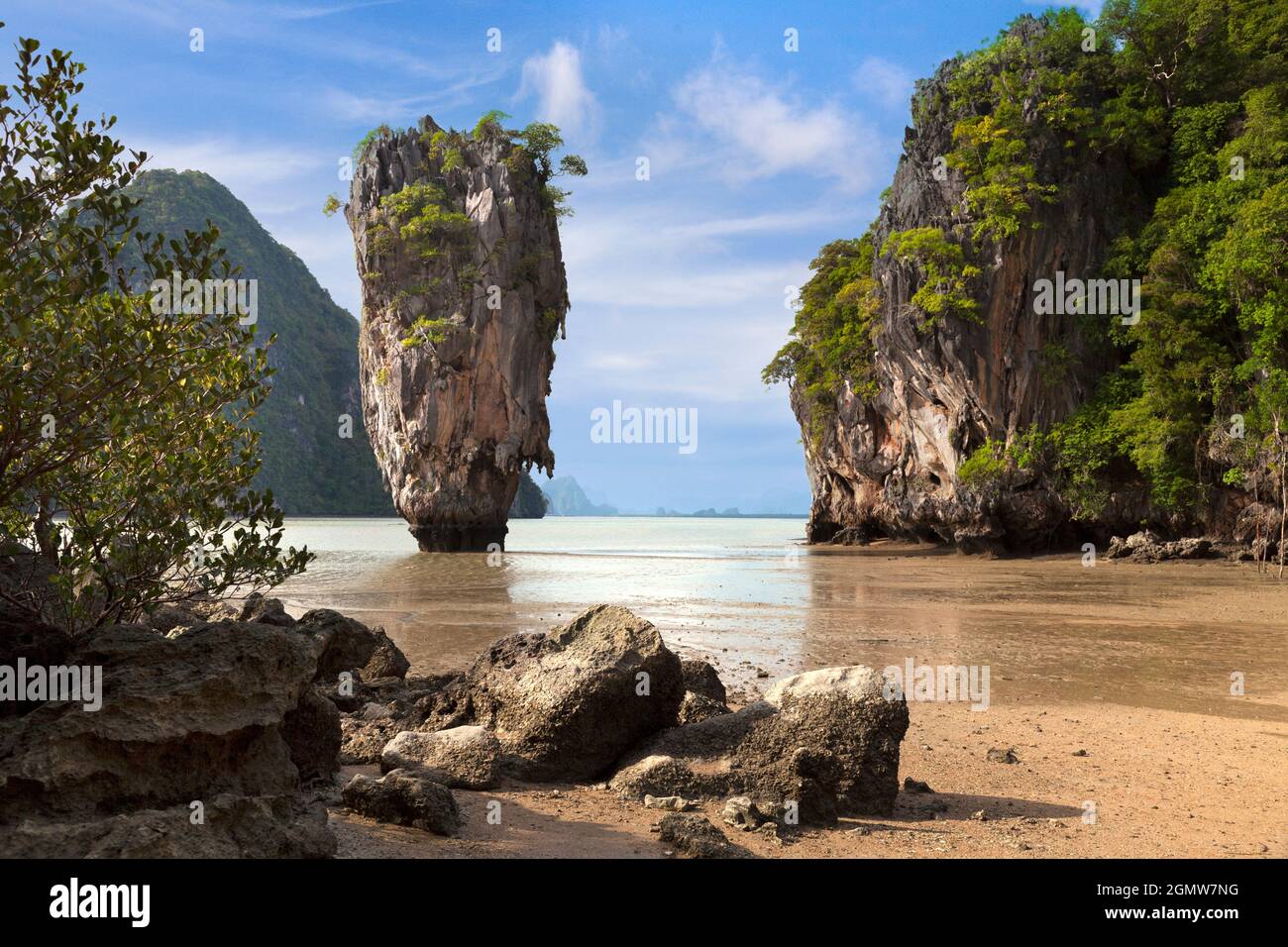 Khao Ping Kan, Thaïlande - avril 2011; le célèbre rocher de Ko Tapu sur l'île de Khao Phing Kan, Phuket Thaïlande. Khao Phing Kan est situé à Phang Nga Bay no Banque D'Images