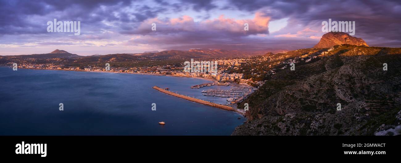 Panorama de Javea au lever du soleil (Alicante - Espagne) Banque D'Images