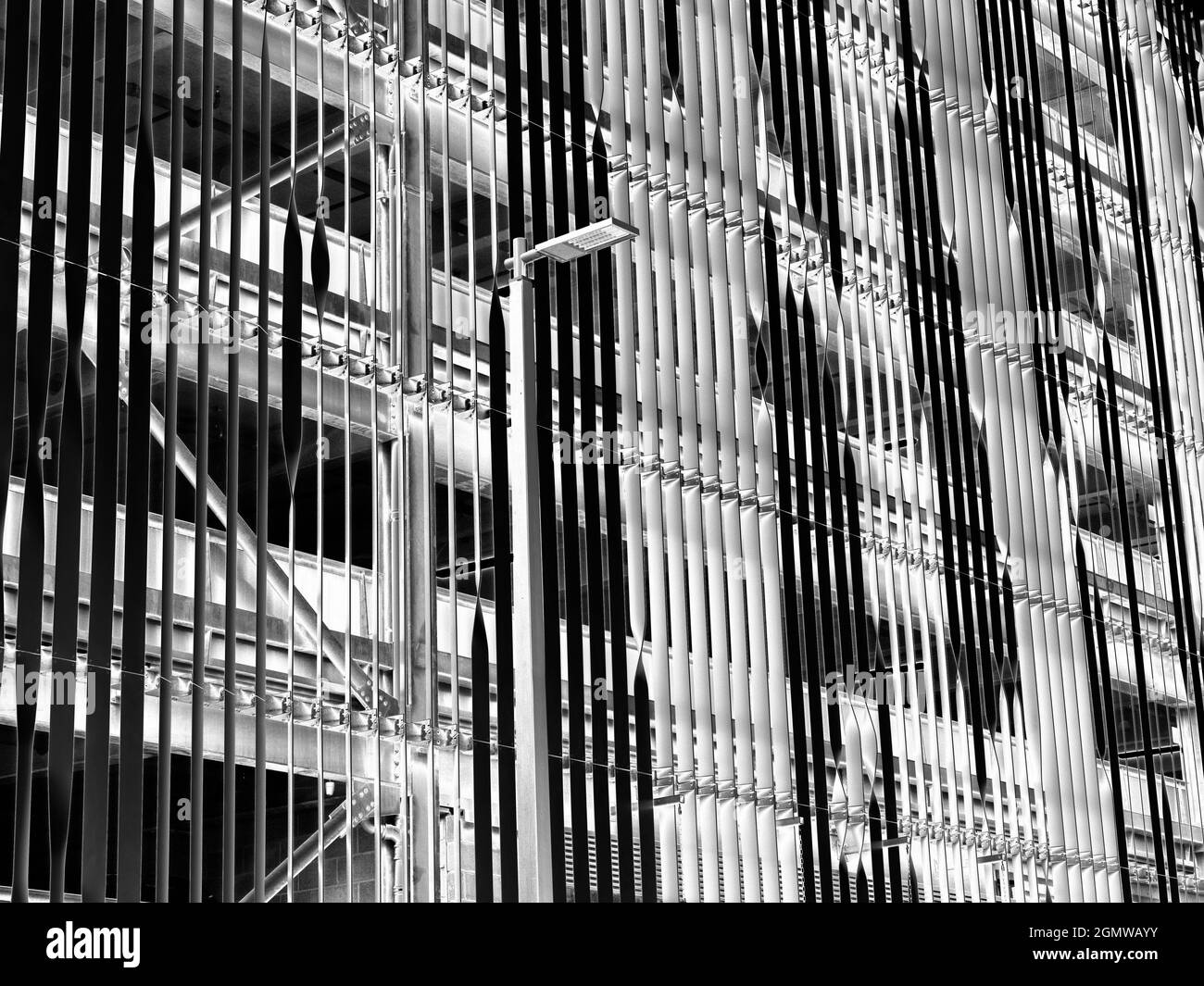 Oxford, Angleterre - 1er juillet 2020 ; pas de personne en balle. Façade et immeuble de bureau et médical dans le campus Old Road d'Oxford. Très linéaire et moderne, mais Banque D'Images