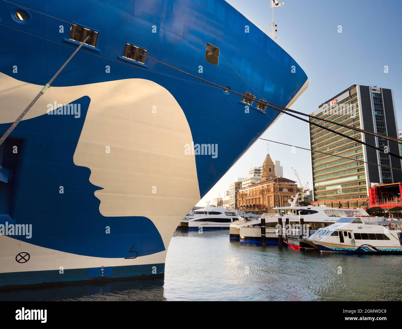 Auckland, Nouvelle-Zélande - Île du Nord - 26 février 2019 ; fin de la croisière. Notre bateau de croisière est amarré dans le port d'Auckland après une visite étonnante de l'Australie Banque D'Images