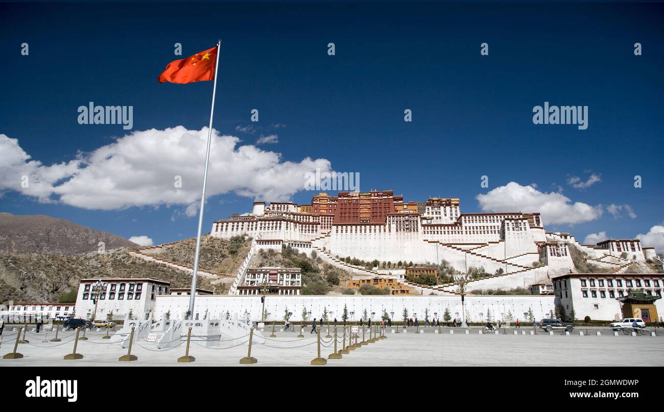 Lhassa, Tibet - octobre 2006 c'est l'imposant Palais du 14ème Dalaï Lama, le chef spirituel du peuple tibétain, qui s'est enfui pour s'exiler en Inde Banque D'Images