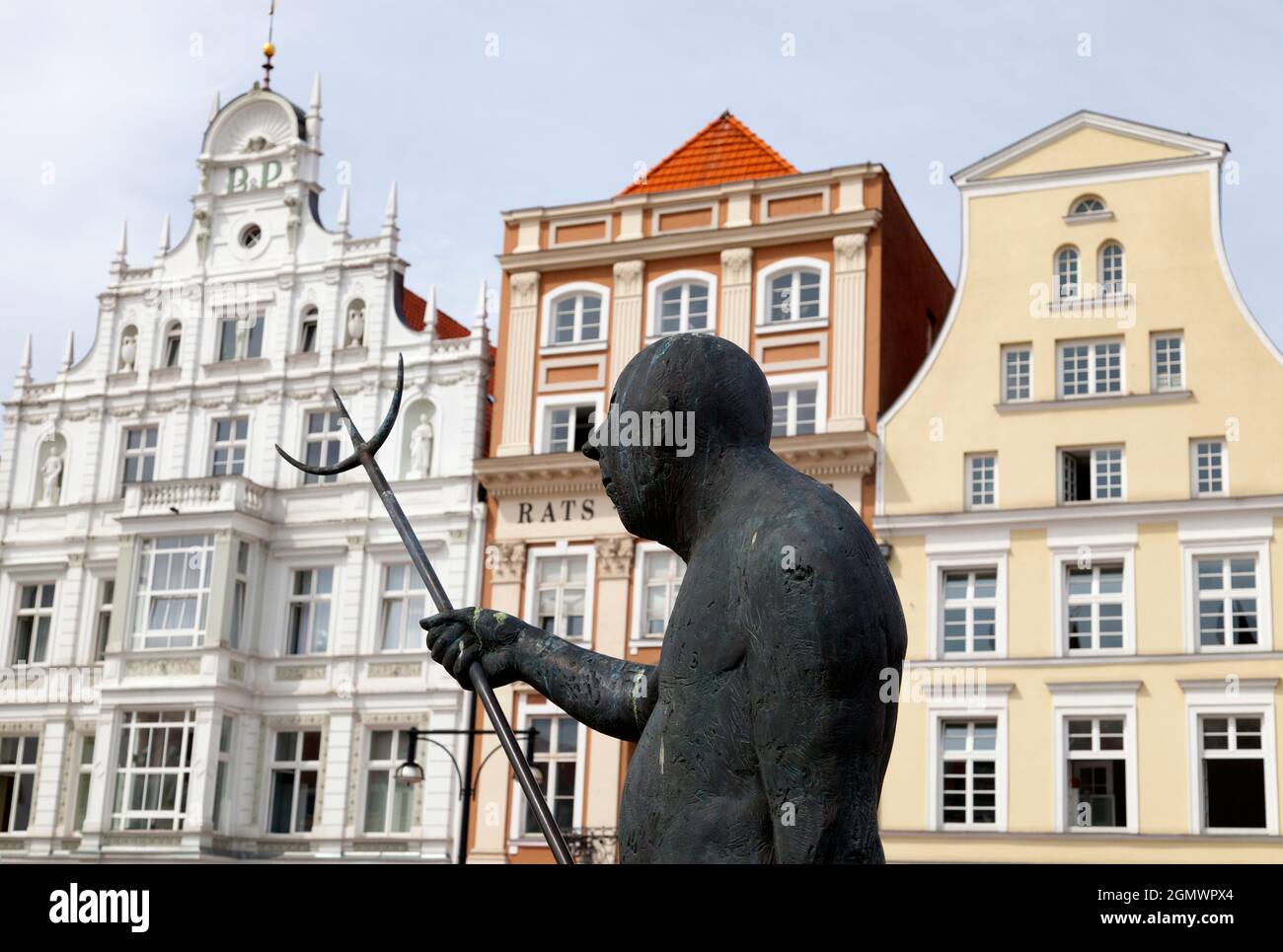 Rostock, Allemagne - mai 2018 ; Rostock est une belle vieille ville médiévale allemande face à la mer Baltique ; elle date de la Ligue hanséatique. C'est son cobb Banque D'Images