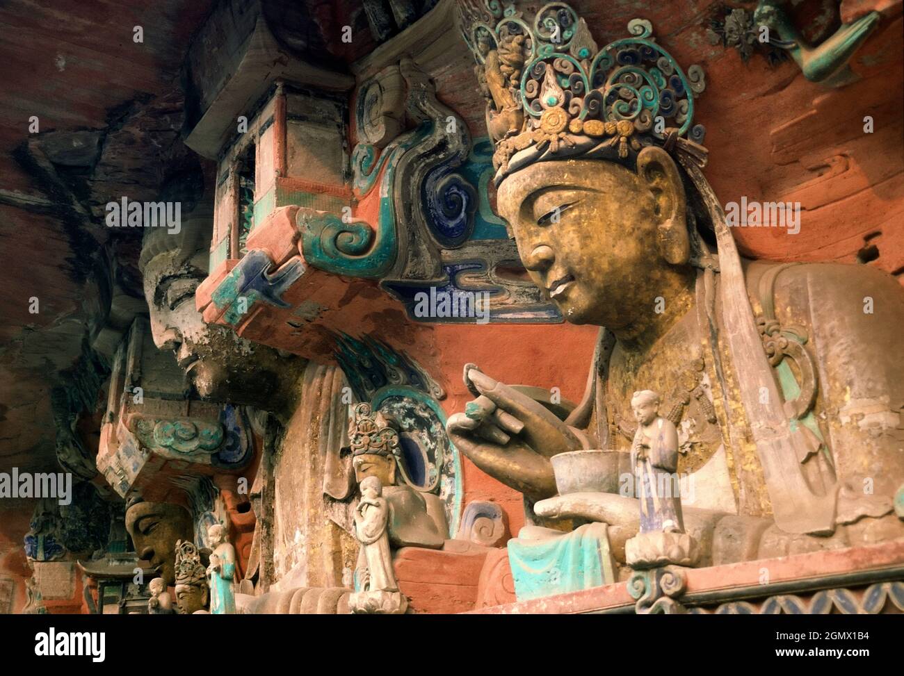 Chongqing, Sichuan, Chine - décembre 1997 les sculptures spectaculaires de Dazu Rock dans le Sichuan sont une série variée de sculptures religieuses chinoises et de carvi Banque D'Images