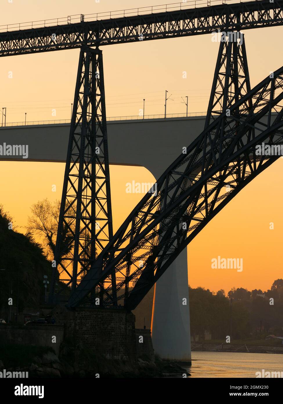 Porto est la deuxième ville du Portugal après Lisbonne. Situé sur l'estuaire du Douro, dans le nord du Portugal, c'est l'un des plus anciens cent peuplés Banque D'Images