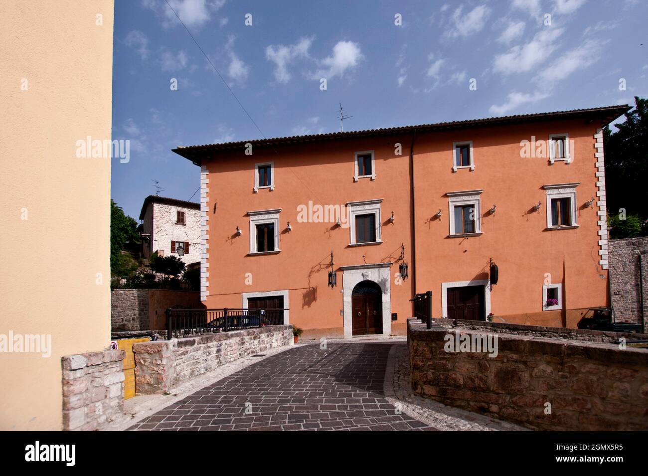 Visso, Pont sur la rivière Black, Village, Macerata, Marche, Italie, Europe Banque D'Images
