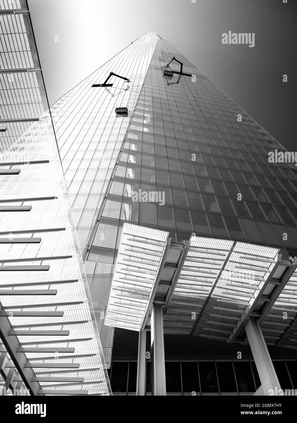 Le Shard est un gratte-ciel de 95 étages à Southwark, Londres. Situé près du London Bridge et debout à 309.6 mètres (1,016 pieds) de haut, il est actuellement le grand Banque D'Images