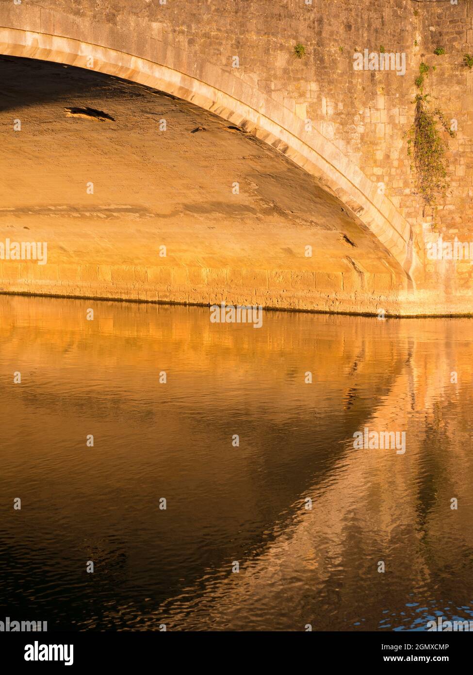 Abingdon, Angleterre - 21 avril 2020; pas de personnes en vue. Abingdon prétend être la plus ancienne ville d'Angleterre. C'est son célèbre pont de pierre médiéval, Banque D'Images