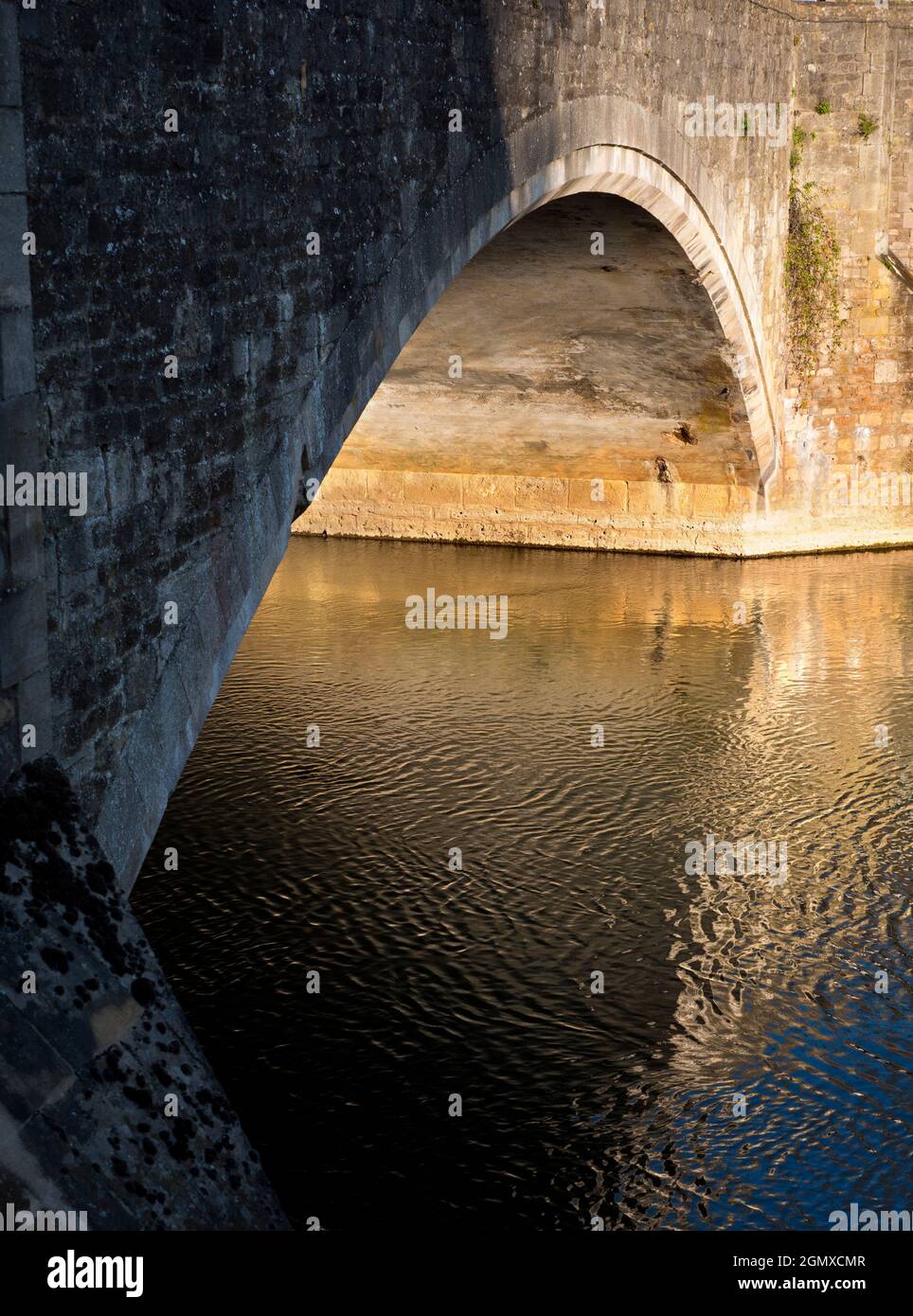Abingdon, Angleterre - 21 avril 2020; pas de personnes en vue. Abingdon prétend être la plus ancienne ville d'Angleterre. C'est son célèbre pont de pierre médiéval, Banque D'Images