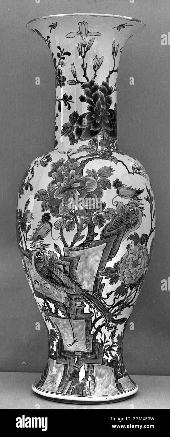 Vase. Période: Dynastie de Qing (1644-1911), période de Kangxi (1662-1722); Culture: Chine; milieu: Porcelaine peinte en émail famille verte émaux; Banque D'Images