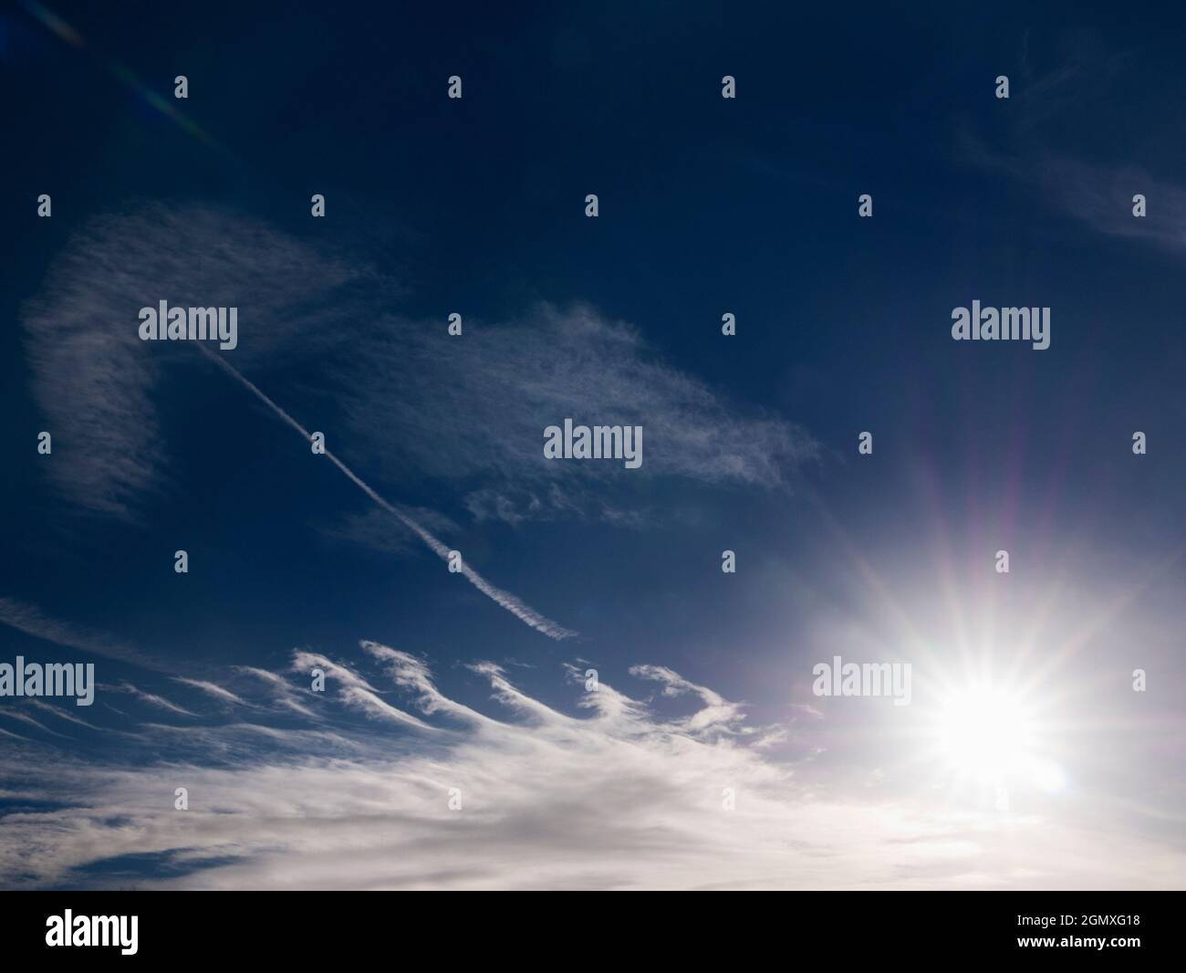 Radley Village, Oxfordshire, Angleterre - 26 décembre 2017 un paysage de nuages saisissant sur ma maison à Radley Village, Oxfordshire. Cela ressemble étrangement à Banque D'Images