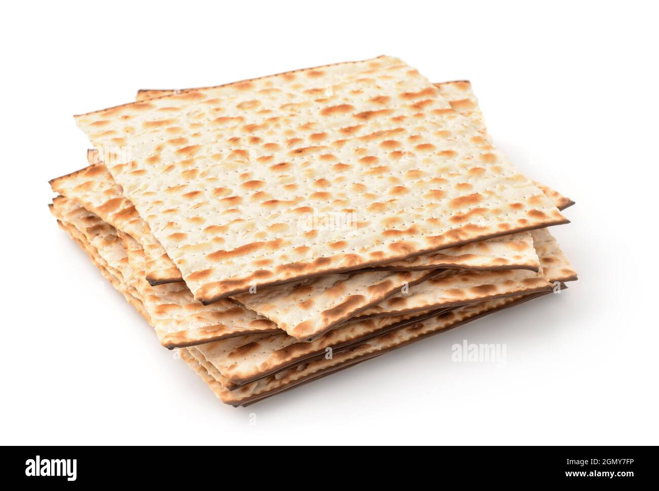 Pile de pain plat traditionnel sans levain matzo isolé sur blanc Banque D'Images