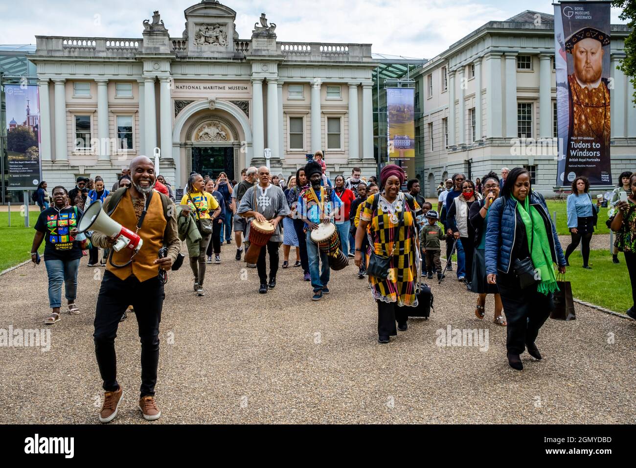 Les gens participent à Une marche pour commémorer le jour du souvenir de l'esclavage, à Greenwich, à Londres, au Royaume-Uni. Banque D'Images