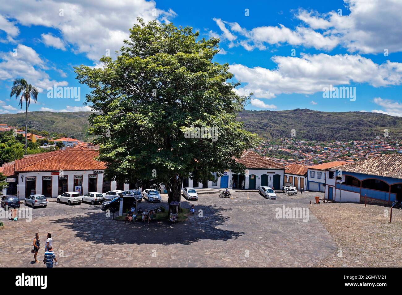 DIAMANTINA, MINAS GERAIS, BRÉSIL - 22 JANVIER 2019 : place dans le vieux centre-ville historique Banque D'Images