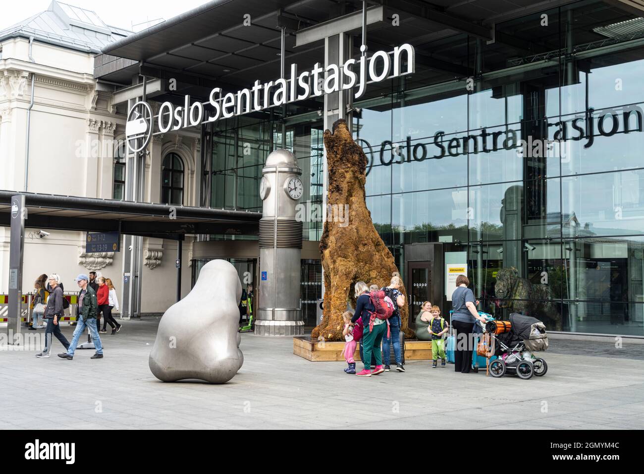 Oslo, Norvège. Septembre 2021. Vue extérieure sur la gare centrale du centre-ville Banque D'Images