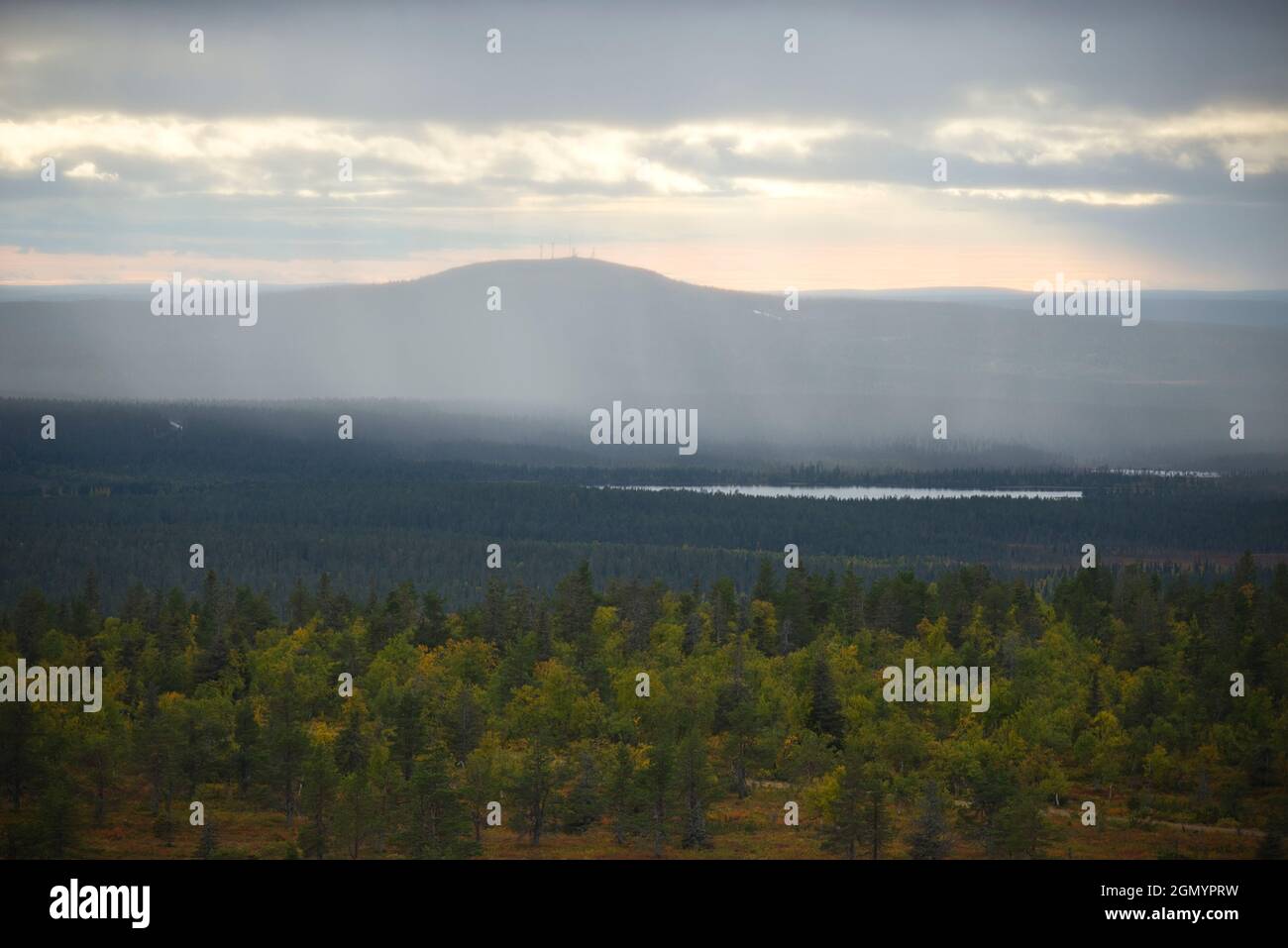 OLOs est tombé vu de Sammaltunturi dans le parc national de Pallas-Yllästunturi, Muonio, Finlande Banque D'Images