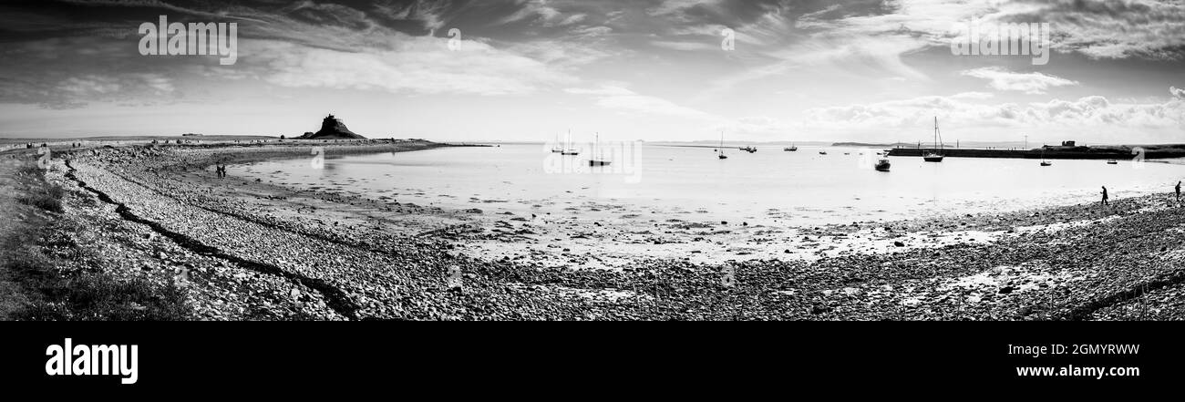 Plage de l'île Sainte de Lindisfarne à marée basse. Northumberland, Angleterre Banque D'Images