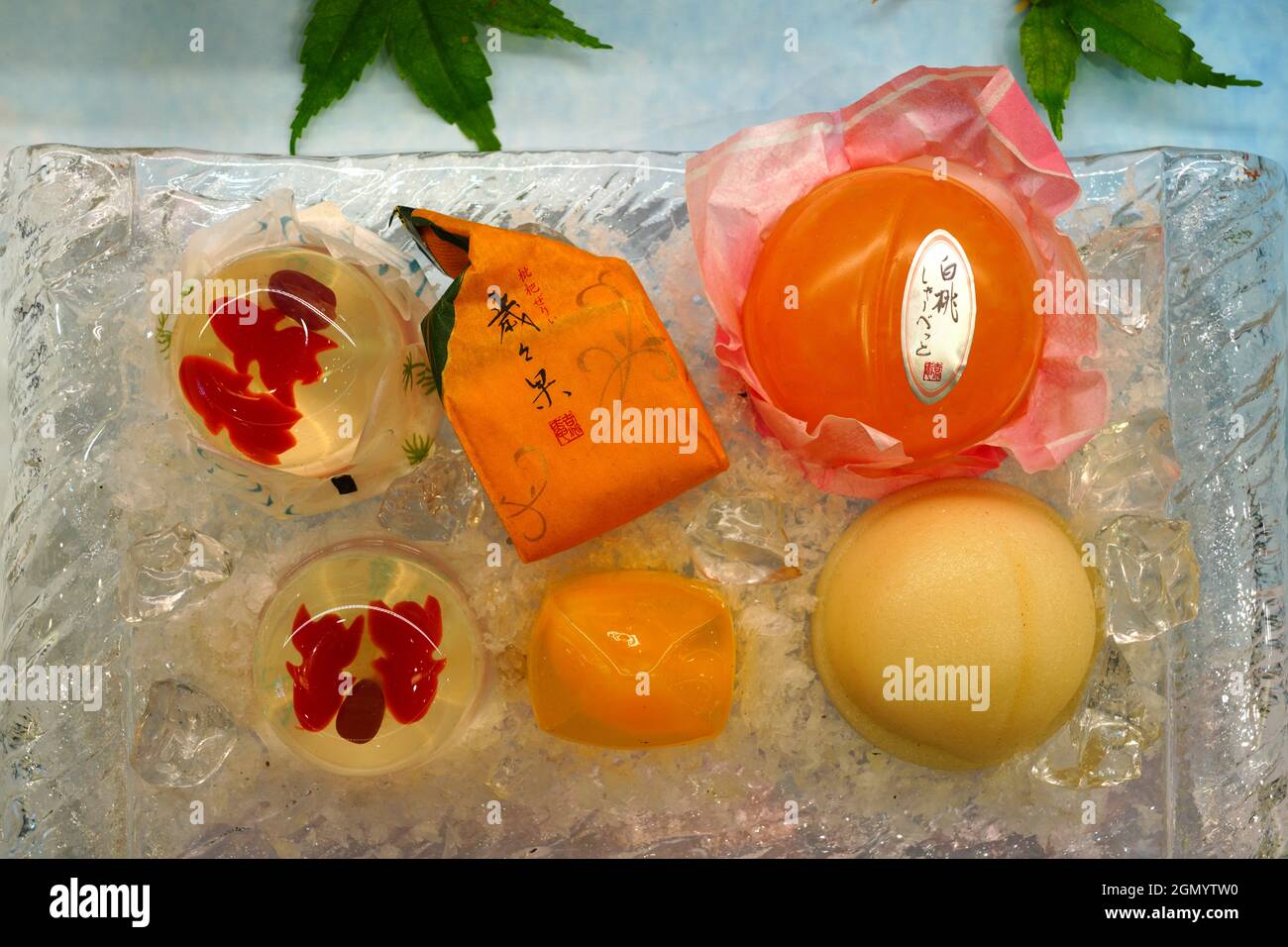 EDGEWATER, NJ -27 MAY 2021- vue des bonbons de mochi de la confiserie japonaise Minamoto Kitchoan au magasin d'alimentation Mitsuwa Marketplace à Edgew Banque D'Images