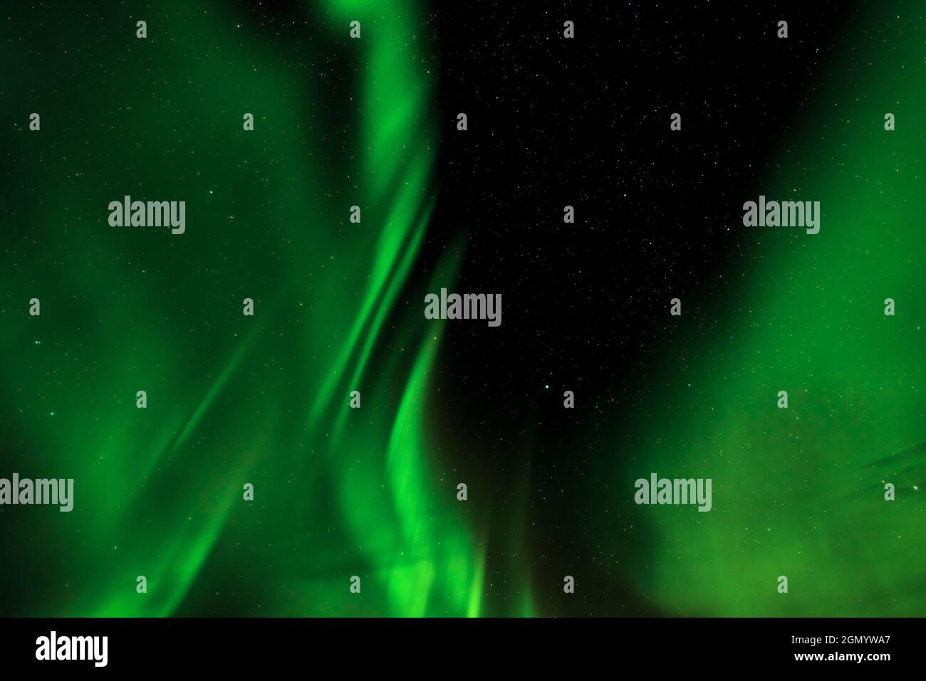 Vue panoramique sur le lac contre le ciel la nuit, Sortland, Norvège Banque D'Images