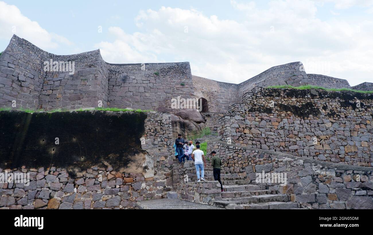 5 septembre 21, fort de Golkonda, Hyderabad, Inde. Des murs de roche géants et le quatrième point d'entrée au fort Golkonda Banque D'Images